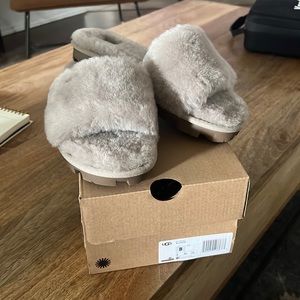 Ugg Slippers - light grey